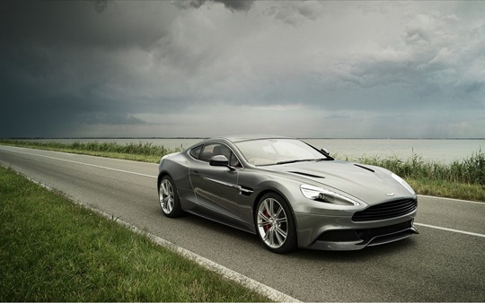 2013-aston-martin-vanquish-widescreen-desktop-wallpaper
